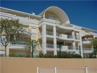 Apartment       for sale in Roquebrune-Cap-Martin (Provence-Alpes-Cote d'Azur)