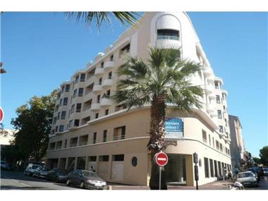 Apartment       for sale in Juan-les-Pins (Provence-Alpes-Cote d'Azur)