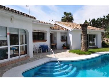 Property - Villa for sale in Benalmadena Costa (Andalucia)
