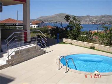 Apartment for sale in Okrug Gornji (Splitsko-Dalmatinska Zupanija)