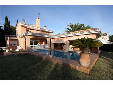 Villa for sale in Elviria (Andalucia)