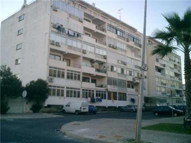 Apartment for sale in Quelfes (Faro)