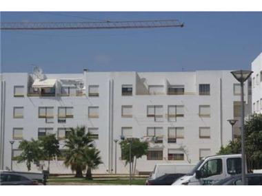 Apartment       for sale in Quelfes (Faro)