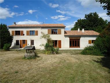 House for sale in Ruffec (Poitou-Charentes)