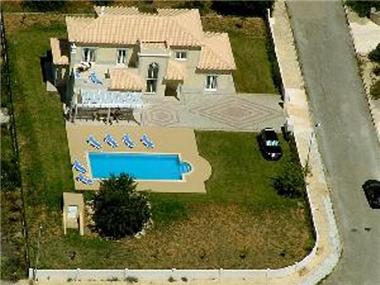 House/villa for sale in Moncarapacho (Faro)