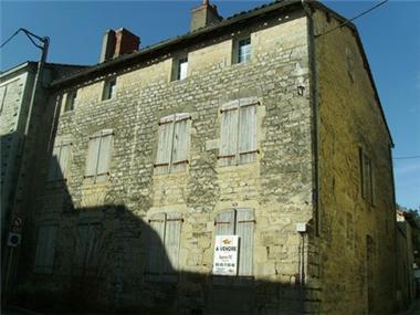 House for sale in Ruffec (Poitou-Charentes)