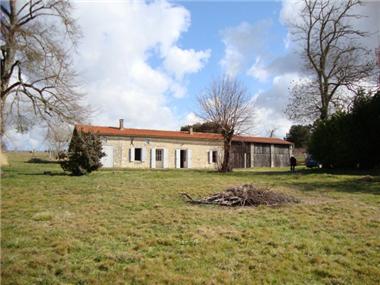 House for sale in Montguyon (Poitou-Charentes)