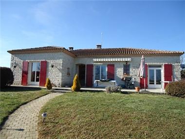 House for sale in Cellefrouin (Poitou-Charentes)
