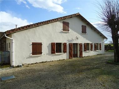 House for sale in Villefagnan (Poitou-Charentes)