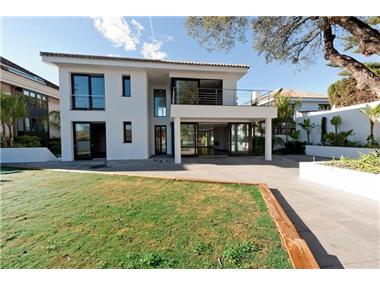 Villa for sale in Los Monteros (Andalucia)