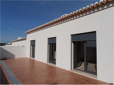 Villa / Townhouse for sale in Raposeira (Faro)