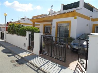 Villa for sale in Los Montesinos (Valencia)
