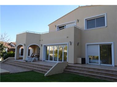 Villa for sale in l'Alfas del Pi (Valencia)