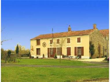 G�te for sale in Surgeres (Poitou-Charentes)