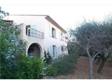 Villa for sale in Grasse (Provence-Alpes-Cote d'Azur)
