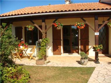 Villa for sale in Ruffec (Poitou-Charentes)
