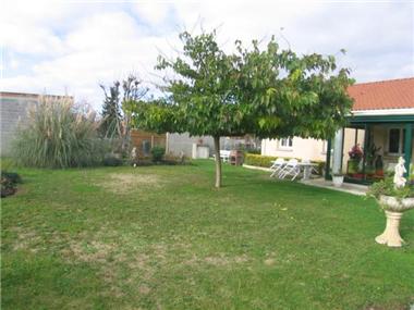 Villa for sale in Bours (Midi-Pyrenees)