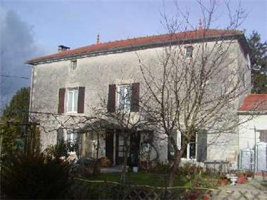 Stone House for sale in Brioux-sur-Boutonne (Poitou-Charentes)