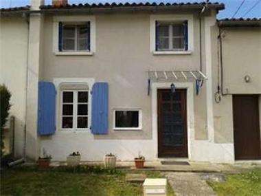 Stone House for sale in Champniers (Poitou-Charentes)