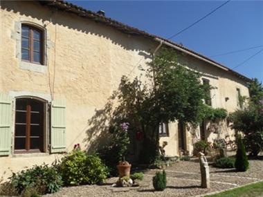 House for sale in Nanteuil-en-Vallee (Poitou-Charentes)