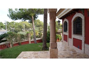 Villa / Detached for sale in Campoamor (Valencia)