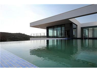 Villa / Townhouse for sale in Bensafrim (Faro)