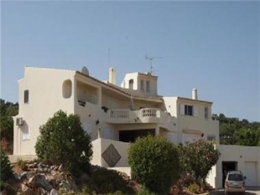 Villa for sale in Santa Barbara de Nexe (Faro)