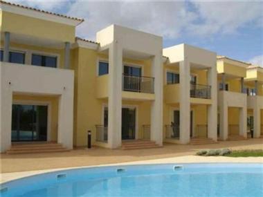 Villa / Townhouse for sale in Monte Negro (Faro)