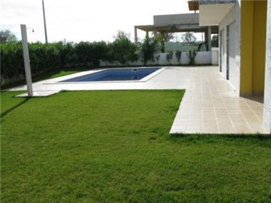 Villa / Townhouse for sale in Alcantarilha (Faro)