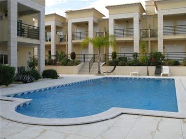 Villa / Townhouse for sale in Olhos de Agua (Faro)