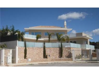 Villa / Townhouse for sale in Patroves (Faro)