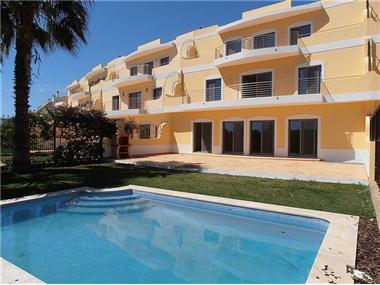 Villa / Townhouse for sale in Meia Praia (Faro)