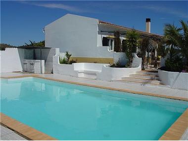 Villa / Townhouse for sale in Bensafrim (Faro)