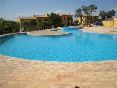 Villa / Townhouse for sale in Alcantarilha (Faro)