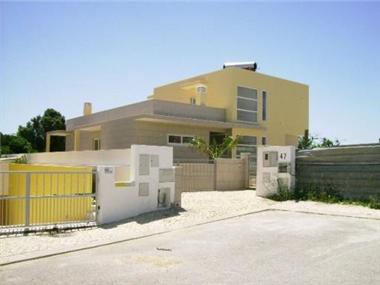 Villa / Townhouse for sale in Alcantarilha (Faro)