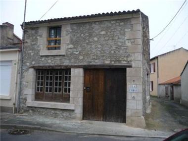 House for sale in Argenton-les-Vall�es (Poitou-Charentes)
