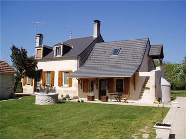 Estate for sale in Saint-Amand-Montrond (Region Centre)