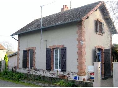 Old House for sale in Epineuil-le-Fleuriel