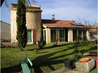 Villa for sale in Peyrolles-en-Provence (Provence-Alpes-Cote d'Azur)