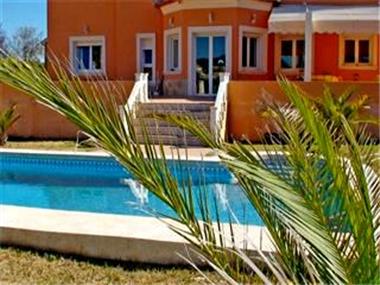 Villa for sale in Jalon (Valencia)