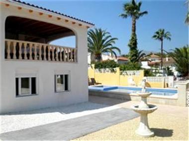 Villa for sale in l'Alfas del Pi (Valencia)