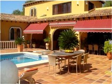 Villa for sale in l'Alfas del Pi (Valencia)
