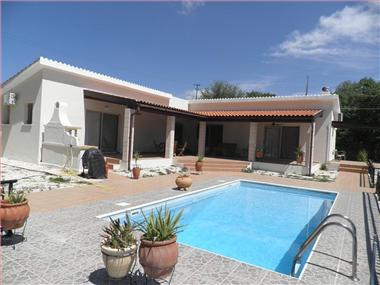 Bungalow for sale in Letimbou (Paphos)