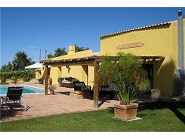 Villa / Townhouse for sale in Moncarapacho (Faro)
