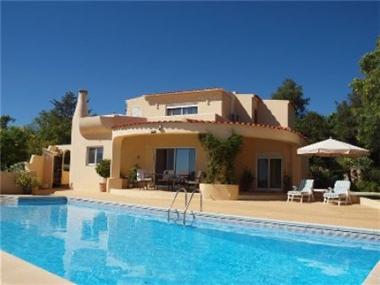Villa for sale in Santa Barbara de Nexe (Faro)