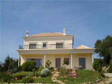 Villa for sale in Estoi (Faro)