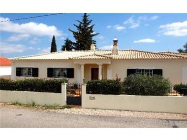 Villa for sale in Santa Barbara de Nexe (Faro)