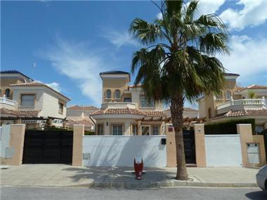 Villa for sale in Guardamar (Valencia)