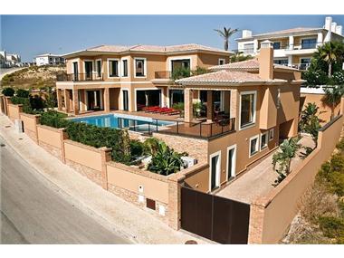 Villa / Townhouse for sale in Porto de Mos (Faro)