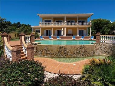 Villa / Townhouse for sale in Praia da Luz (Faro)